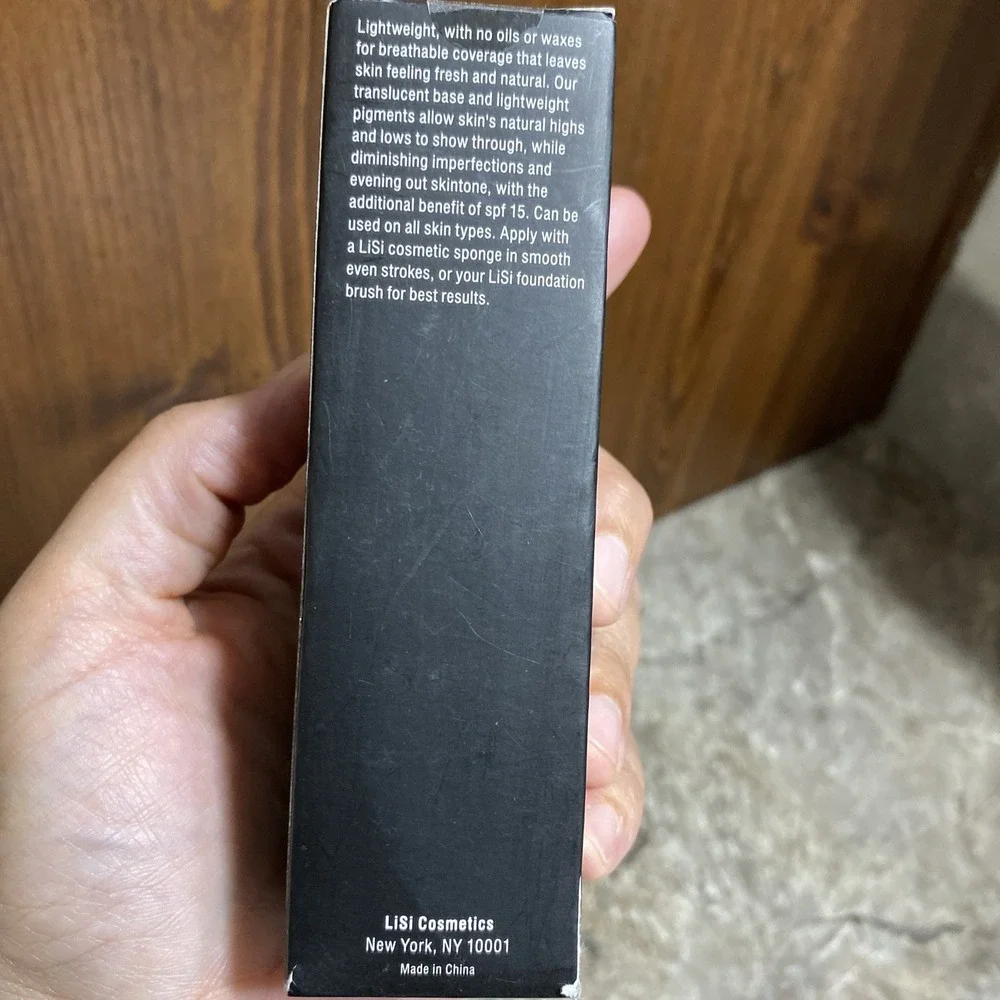 NEW‎ LiSi Cosmetics Silk Veil Liquid Foundation #105 With SPF 15 Sealed, 30ml